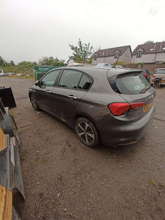 Fiat Tipo dalimis. Spalvos kodas 695