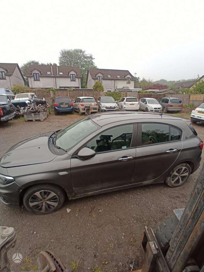 Fiat Tipo dalimis. Spalvos kodas 695