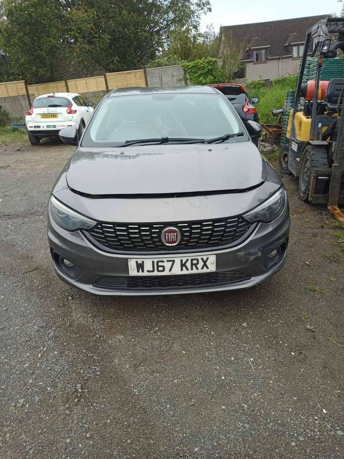Fiat Tipo dalimis. Spalvos kodas 695
