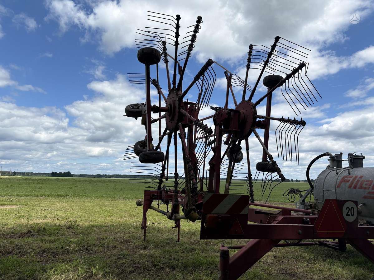 Rostselmash GRP-810, rakes