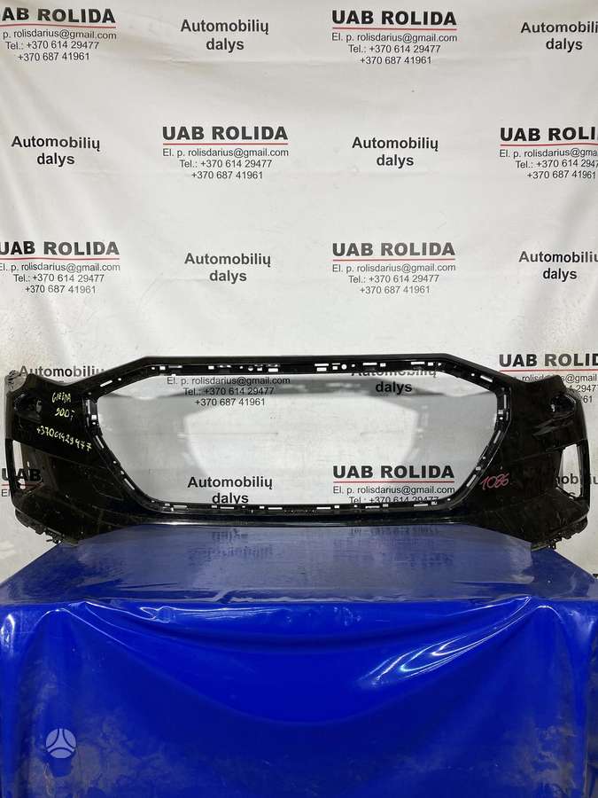 Audi e-tron fenders, lights, front grill