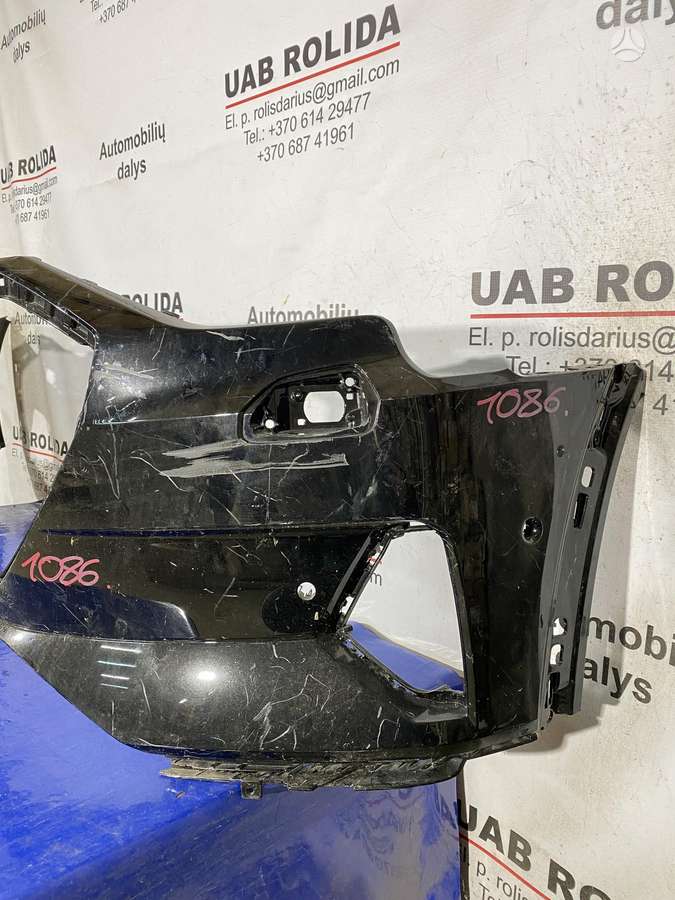 Audi e-tron fenders, lights, front grill