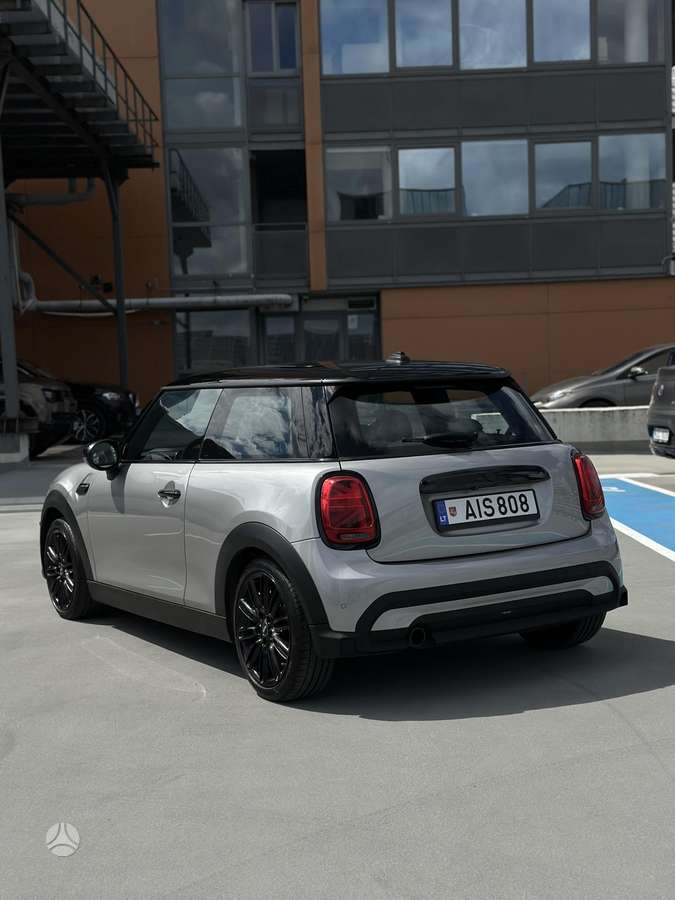 Mini Cooper, 1.5 l., hatchback