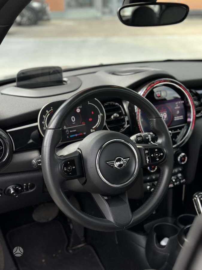 Mini Cooper, 1.5 l., hatchback