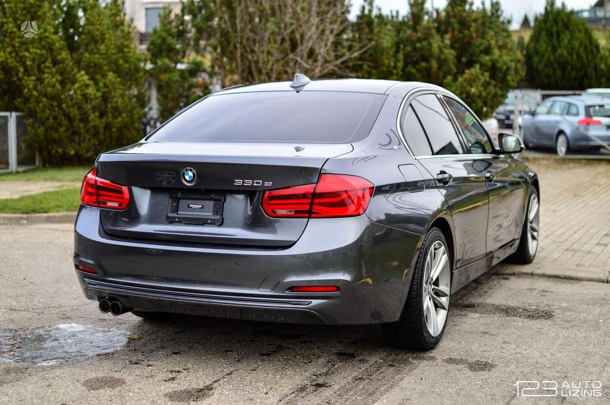 BMW 330, 2.0 l., Седан