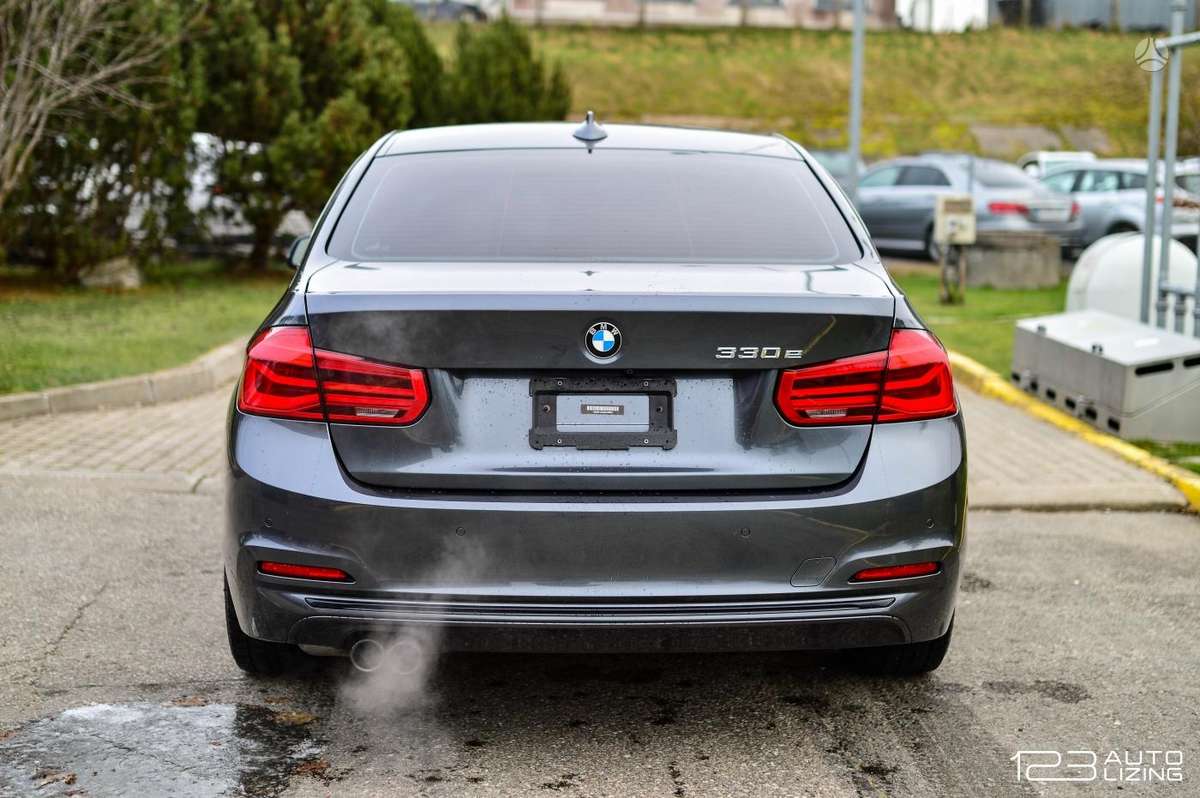 BMW 330, 2.0 l., Седан