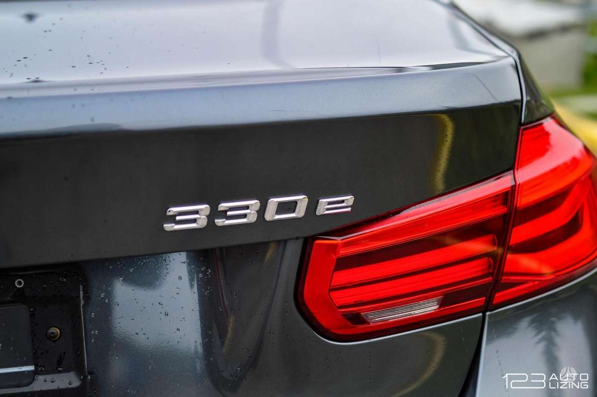 BMW 330, 2.0 l., Седан