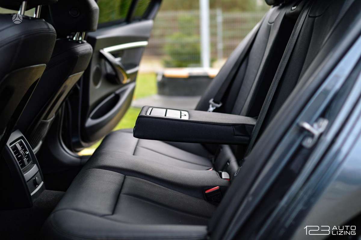 BMW 330, 2.0 l., Седан