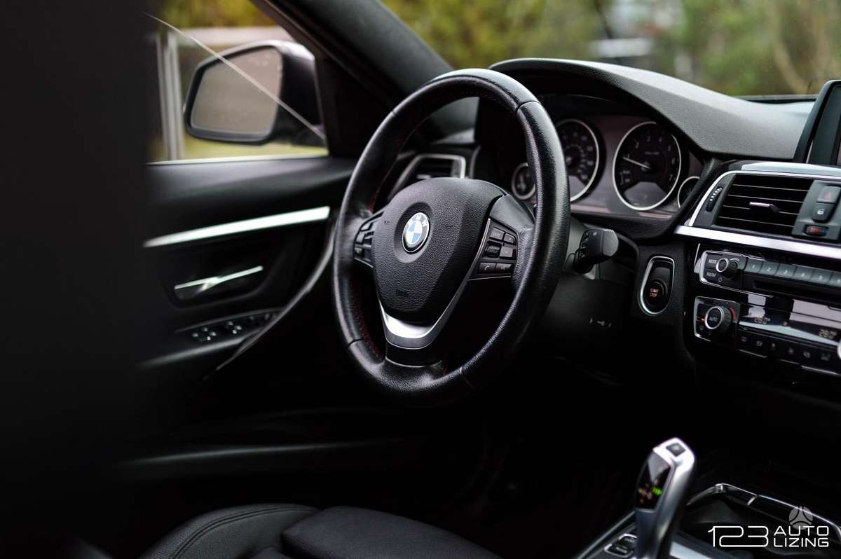 BMW 330, 2.0 l., Седан