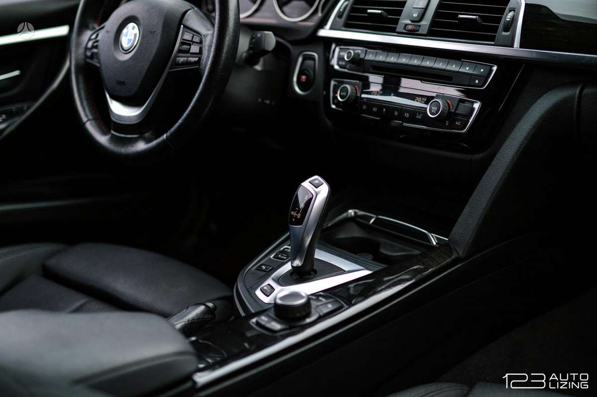 BMW 330, 2.0 l., Седан