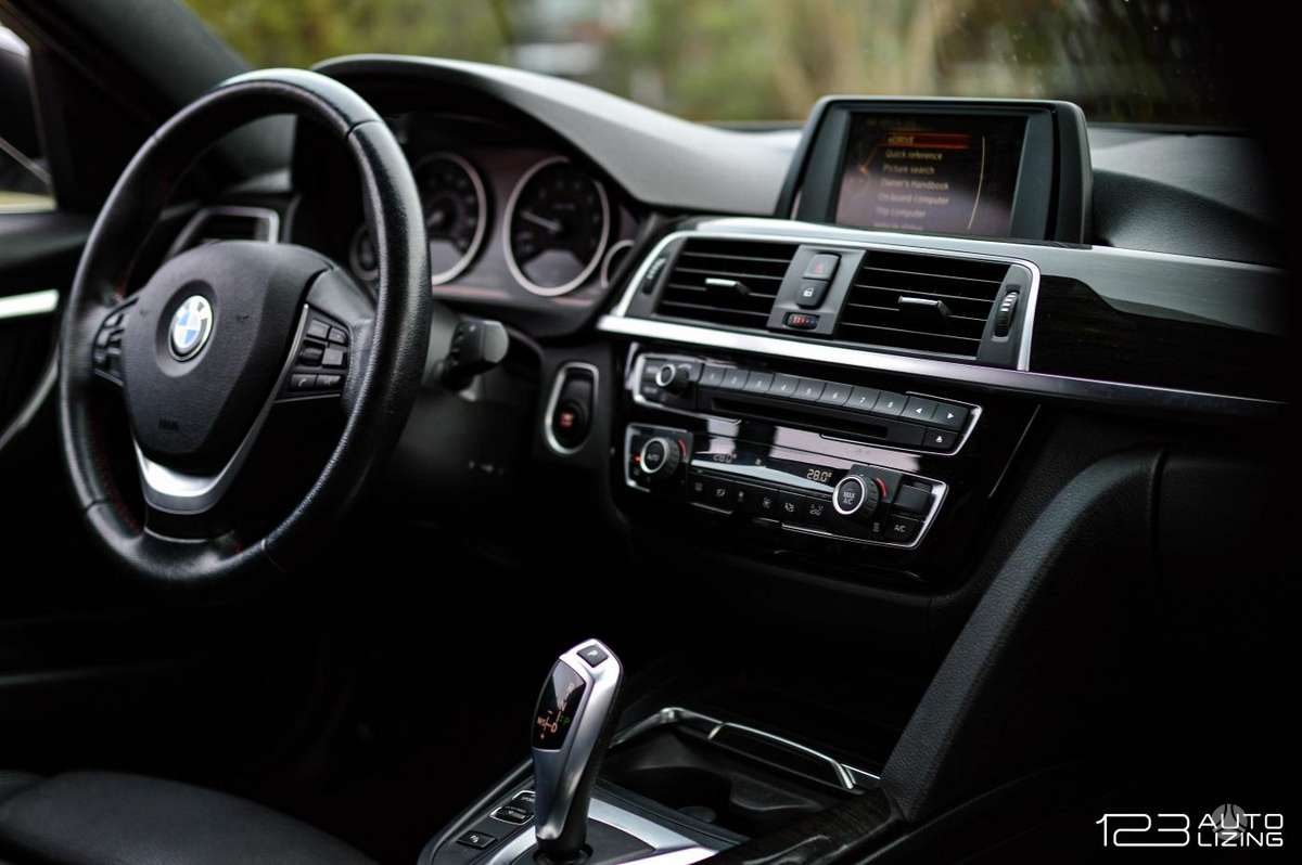 BMW 330, 2.0 l., Седан