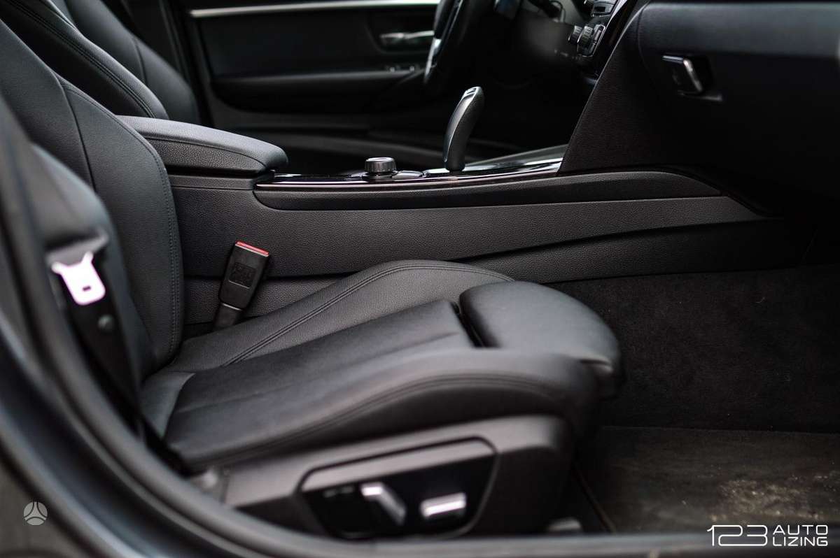 BMW 330, 2.0 l., Седан