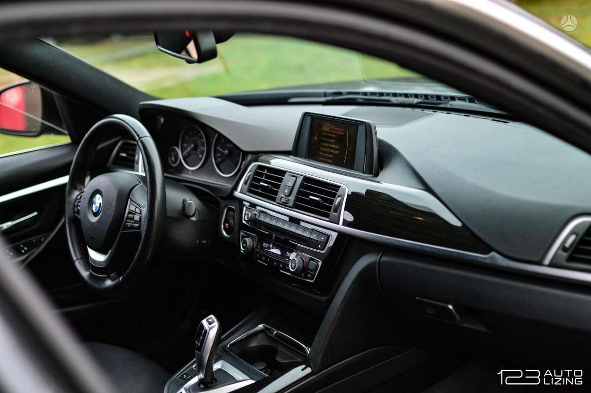 BMW 330, 2.0 l., Седан