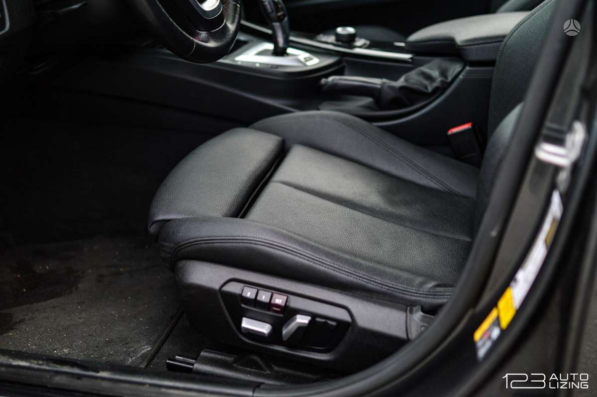 BMW 330, 2.0 l., Седан