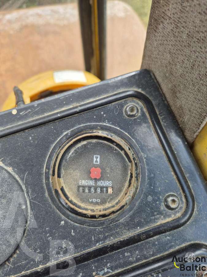 Bomag BW 211 D, vibrator / compactor