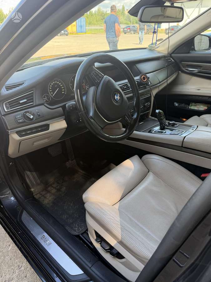 BMW 740, 3.0 l., Седан