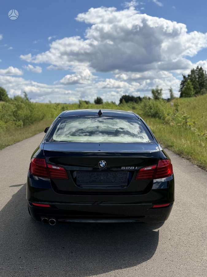 BMW 528, 2.0 l., Седан