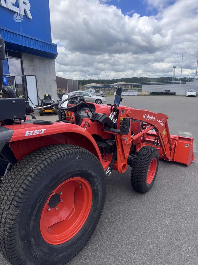 Kubota L1-382 HST, tractors