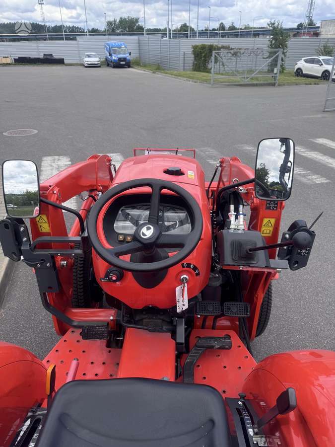 Kubota L1-382 HST, tractors
