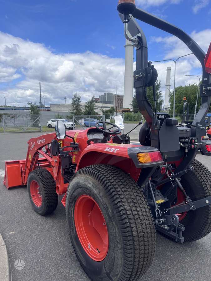 Kubota L1-382 HST, tractors