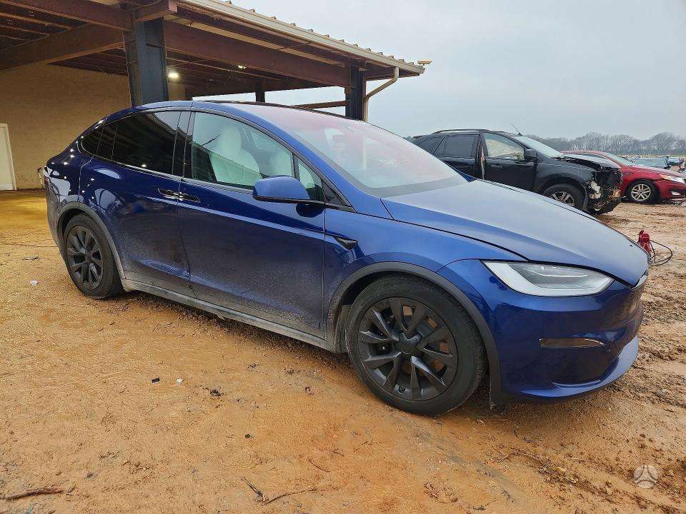 Tesla Model X - 4