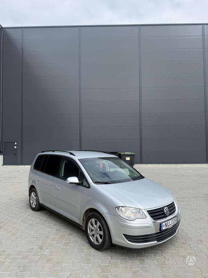 Volkswagen Touran - 1