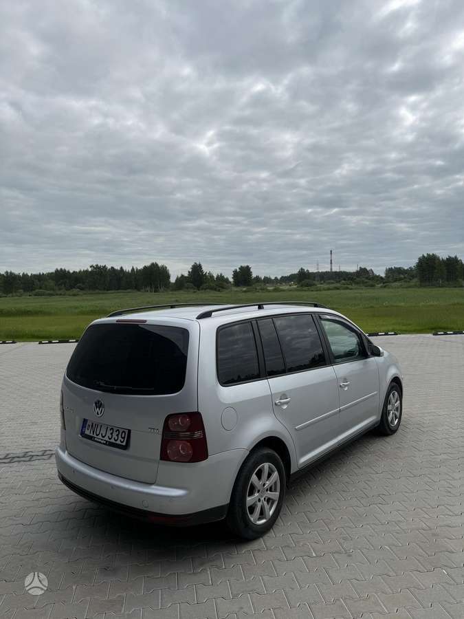 Volkswagen Touran - 3