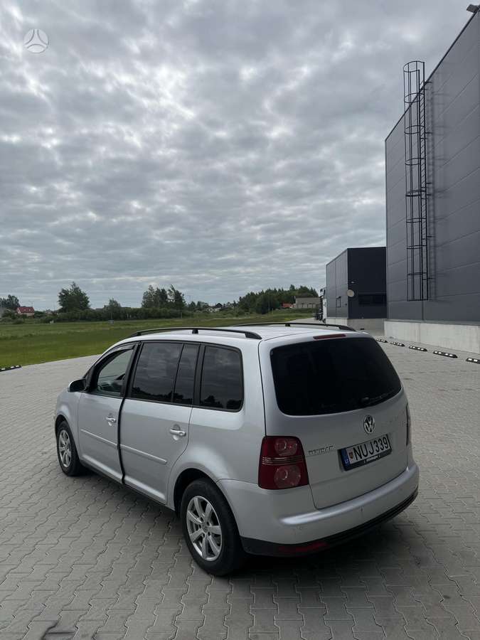 Volkswagen Touran - 4