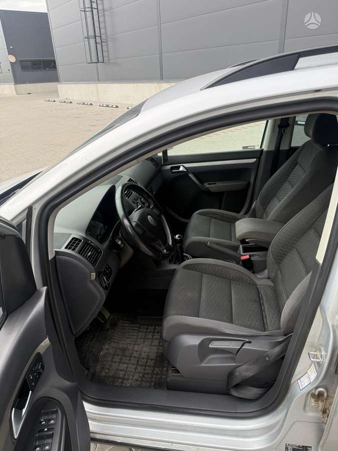 Volkswagen Touran - 5