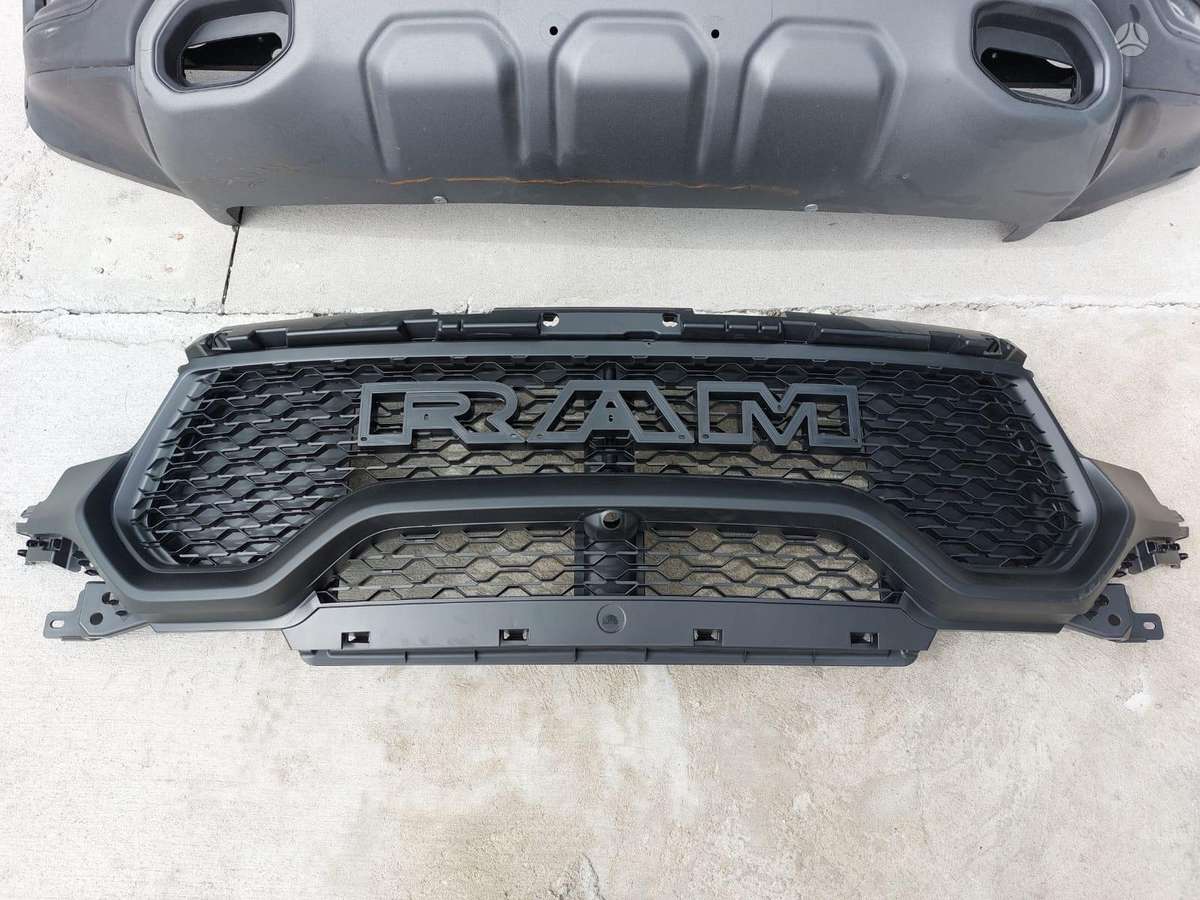 Dodge Ram, 6VZ40GXHAA, bumpers, front grill
