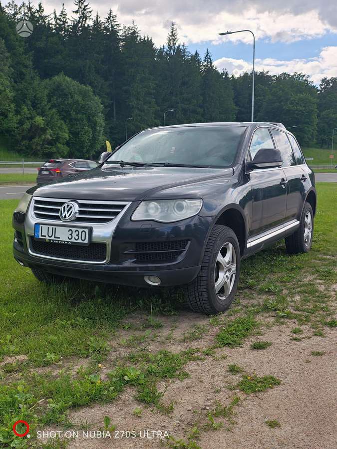 Volkswagen Touareg - 1
