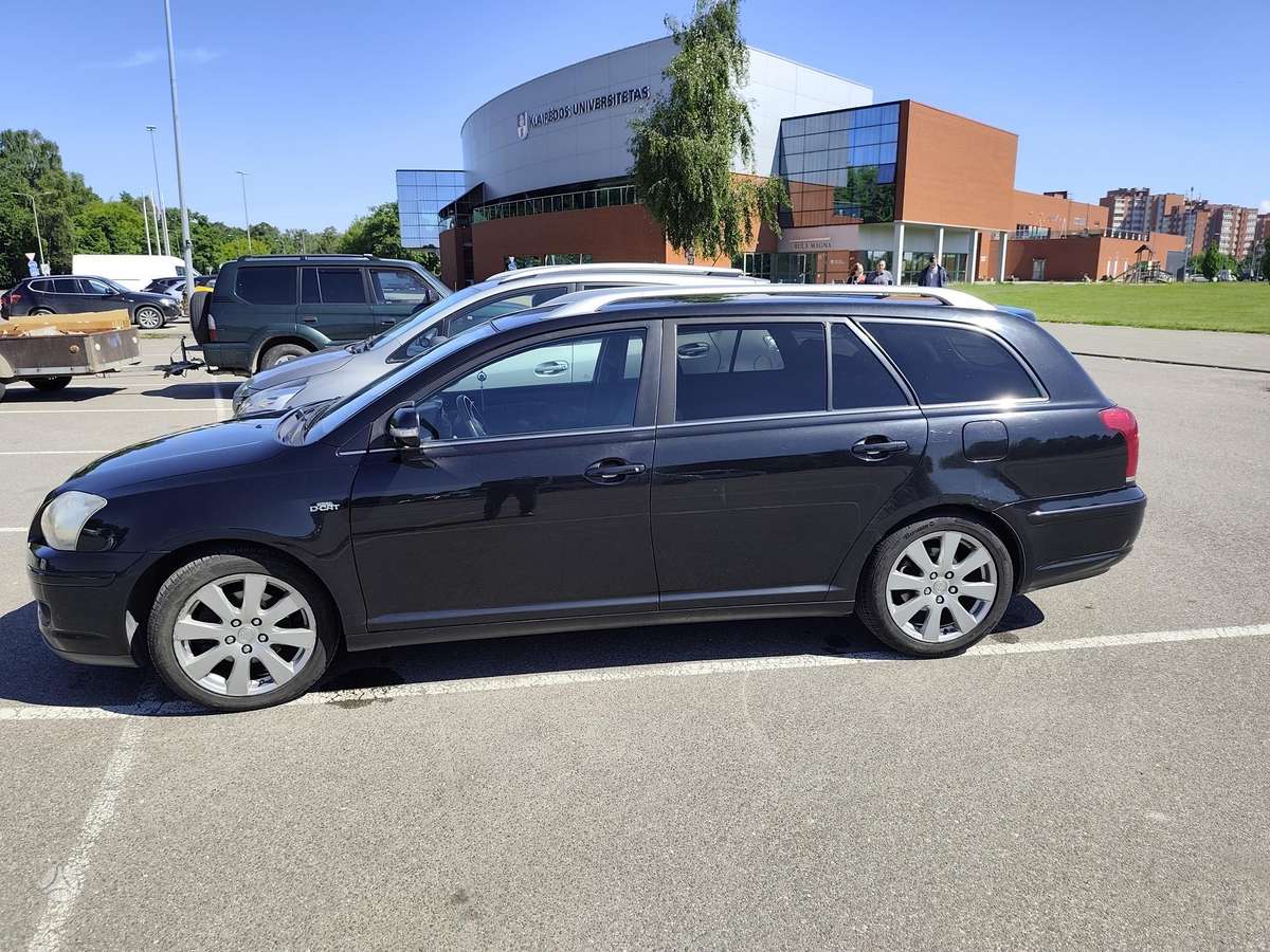Toyota Avensis - 1