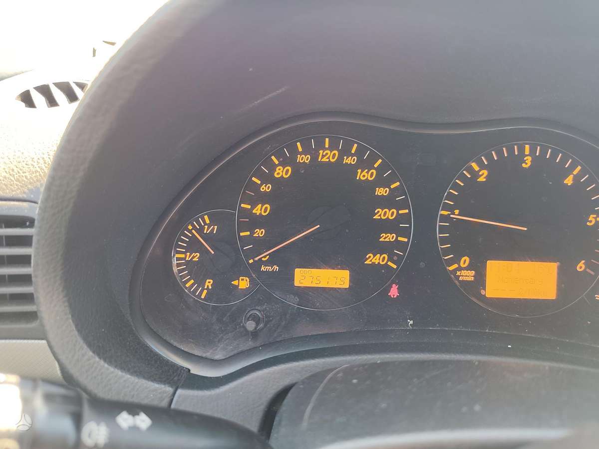 Toyota Avensis - 4