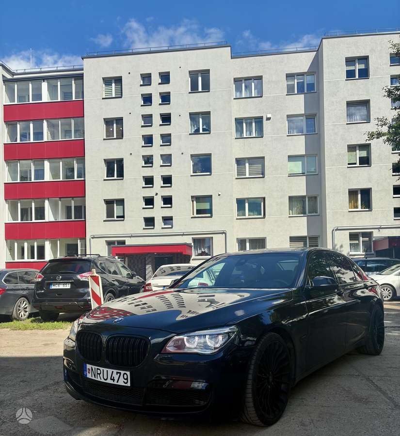 BMW 750, 4.4 l., Лимузин