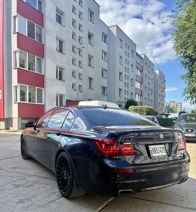 BMW 750, 4.4 l., Лимузин