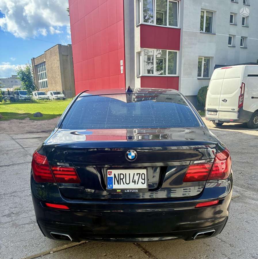 BMW 750, 4.4 l., Лимузин