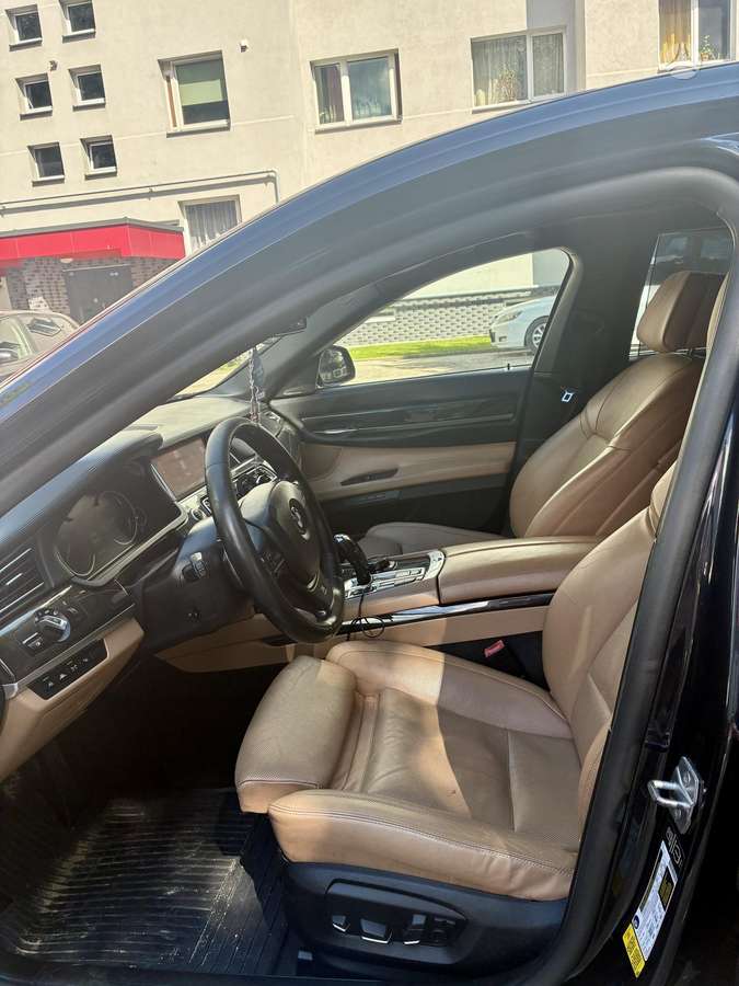 BMW 750, 4.4 l., Лимузин