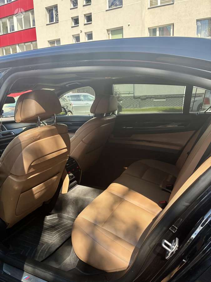 BMW 750, 4.4 l., Лимузин