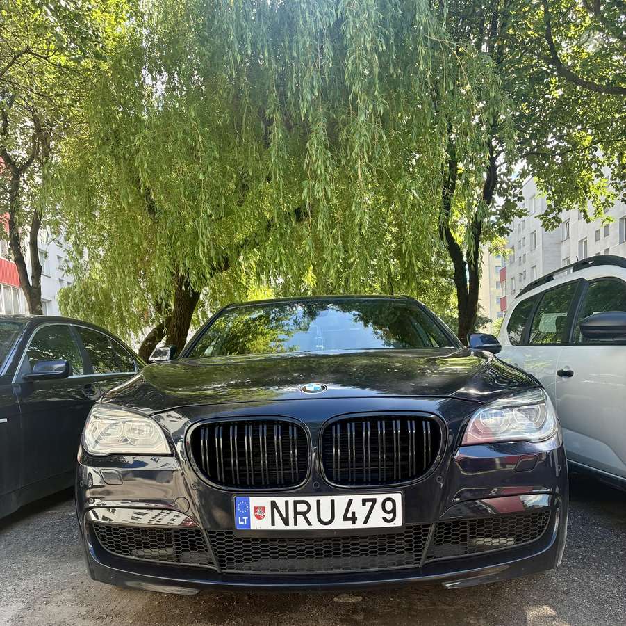 BMW 750, 4.4 l., Лимузин