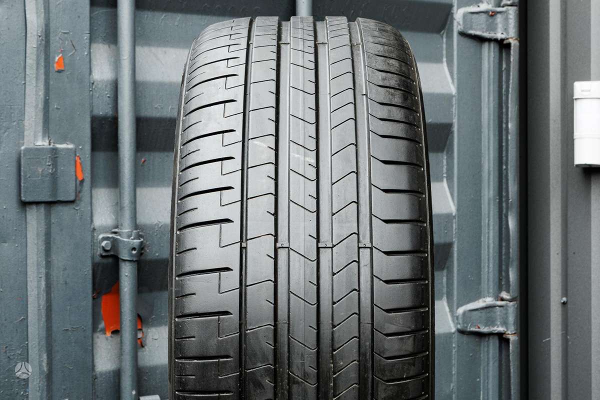 Pirelli P Zero 4, летние 275/40 R22