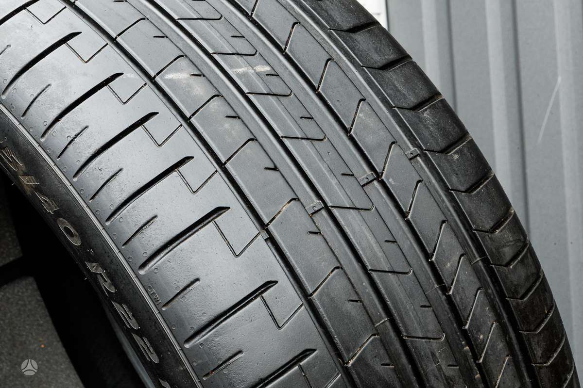 Pirelli P Zero 4, летние 275/40 R22