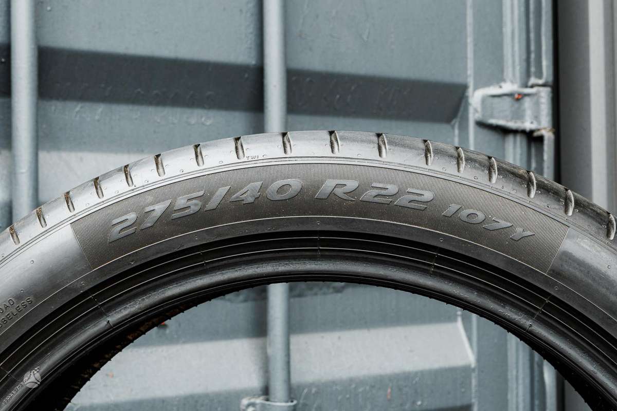 Pirelli P Zero 4, vasarinės 275/40 R22