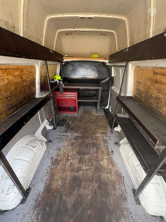 Volkswagen Transporter - 12