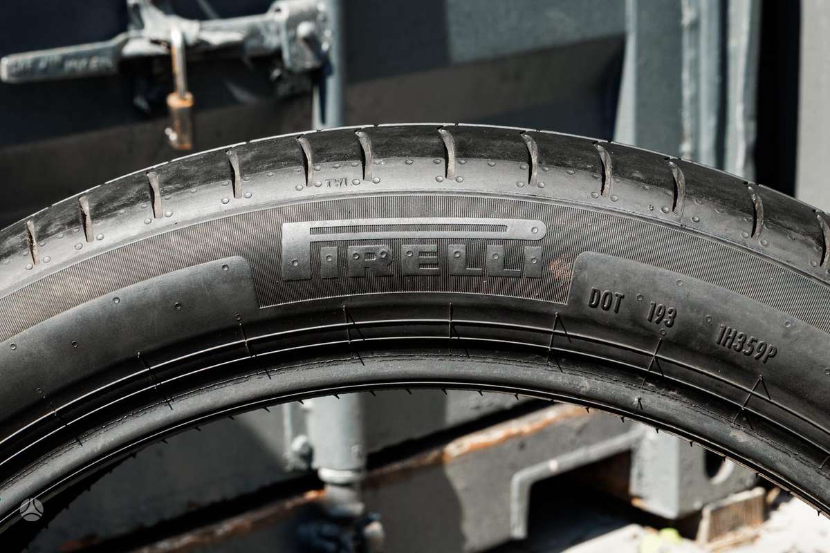 Pirelli Scorpion, summer 255/40 R20