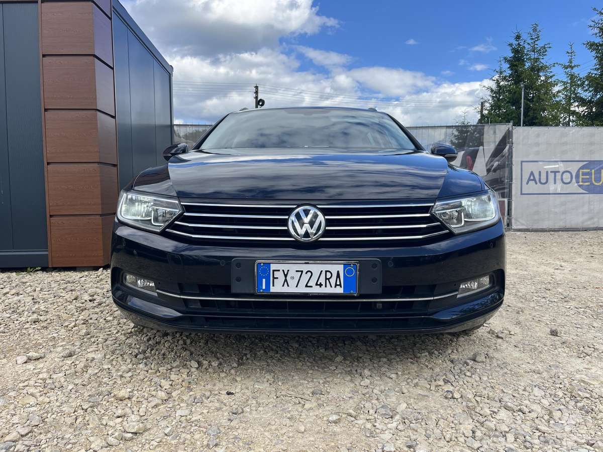 Volkswagen Passat - 1