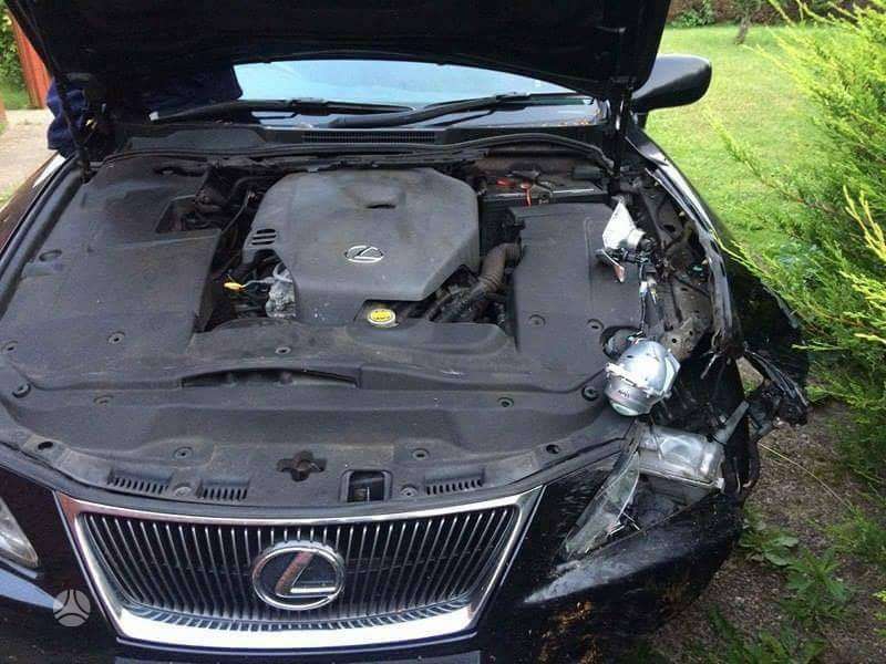 Lexus IS klasė