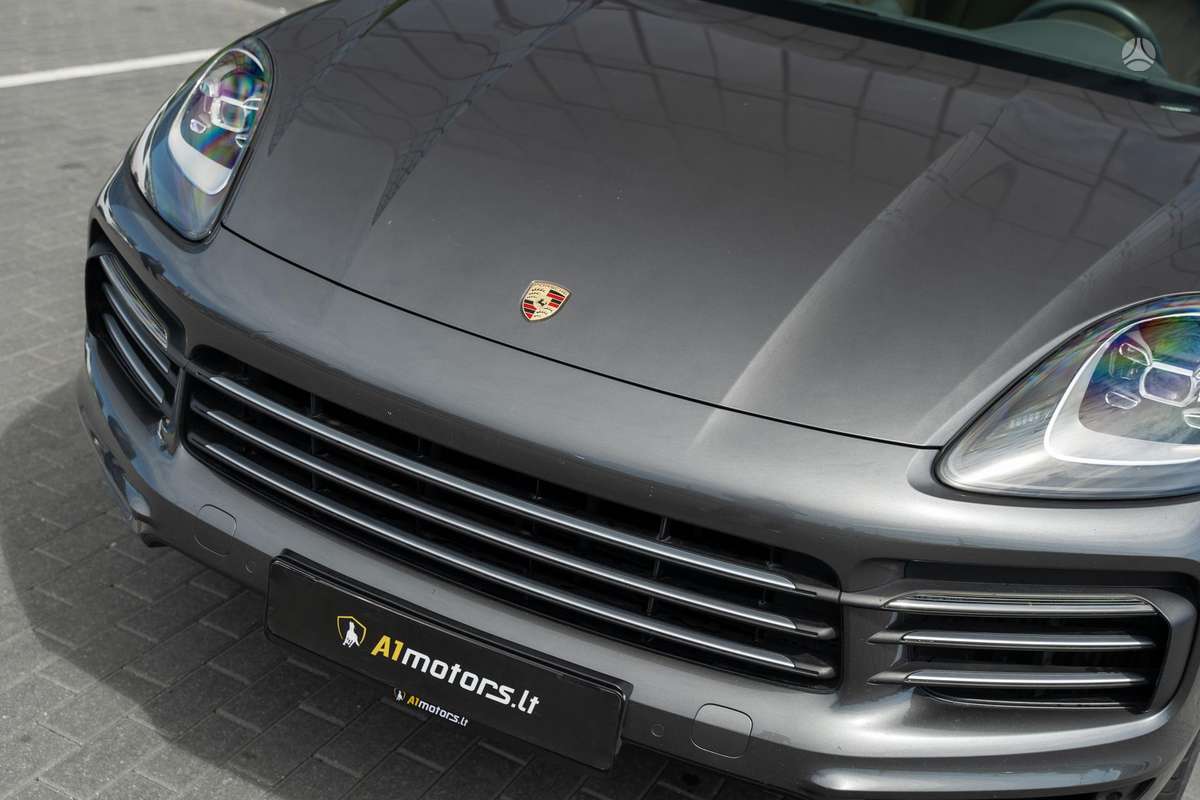 Porsche Cayenne - 4