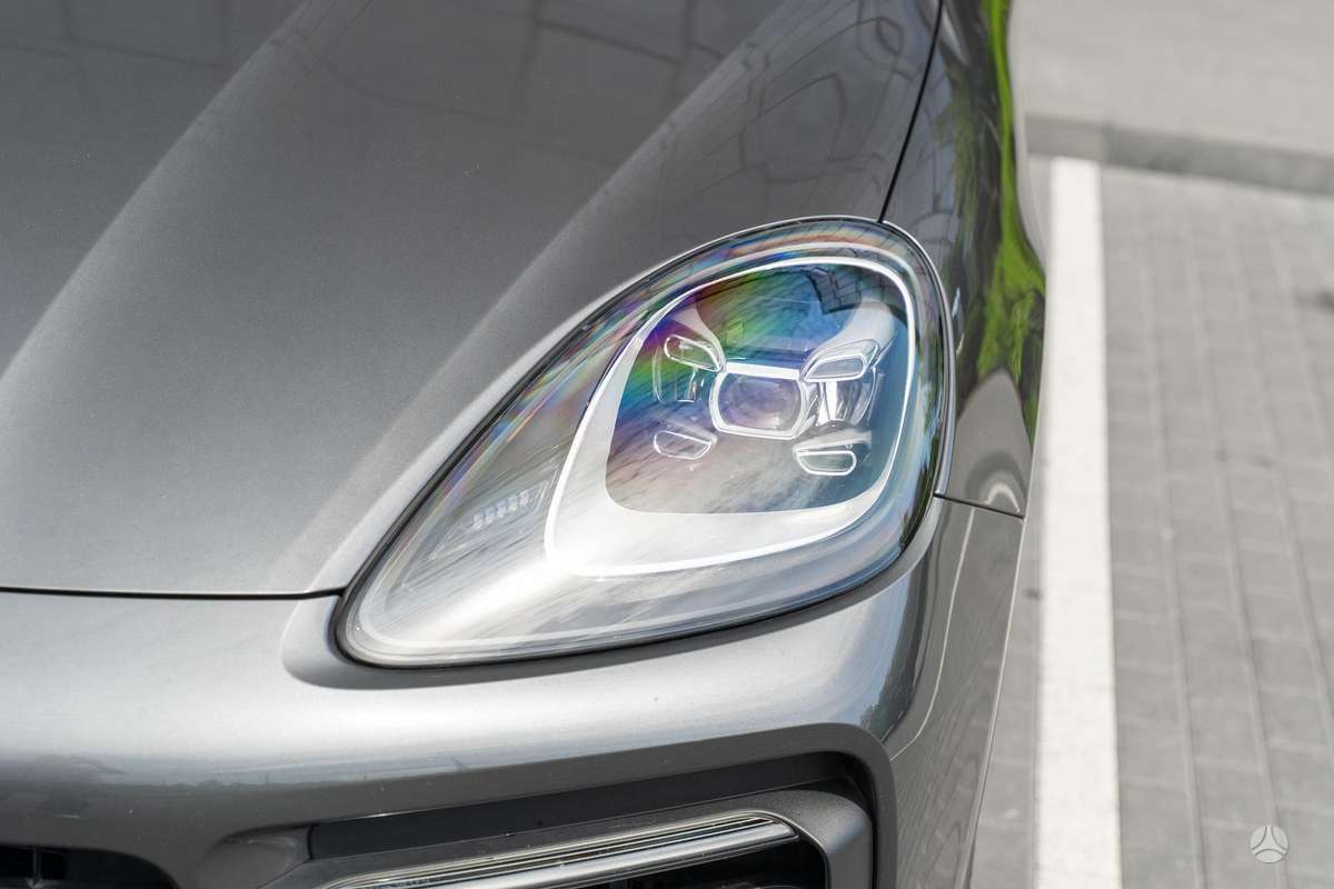 Porsche Cayenne - 5