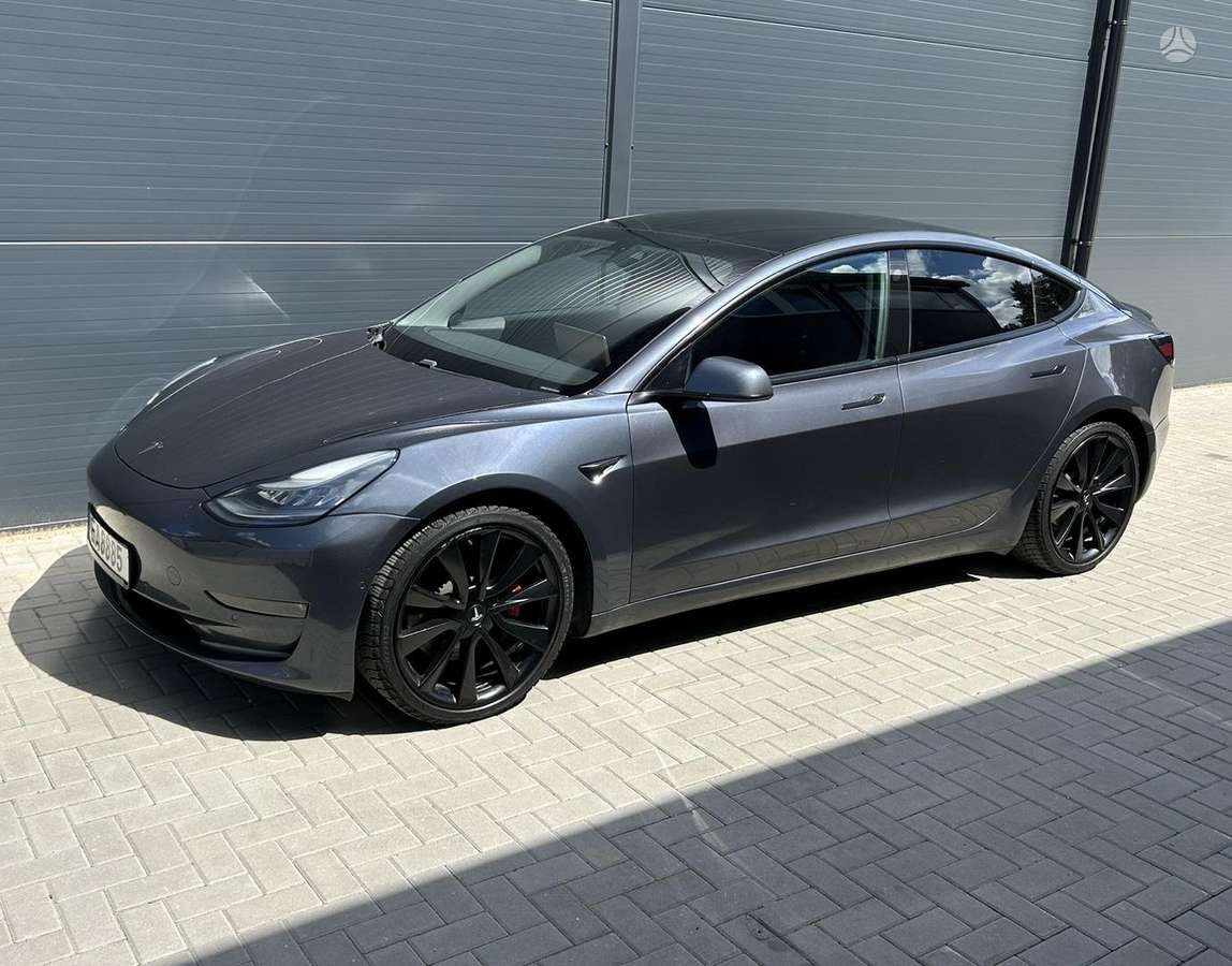 Tesla Model 3 - 1