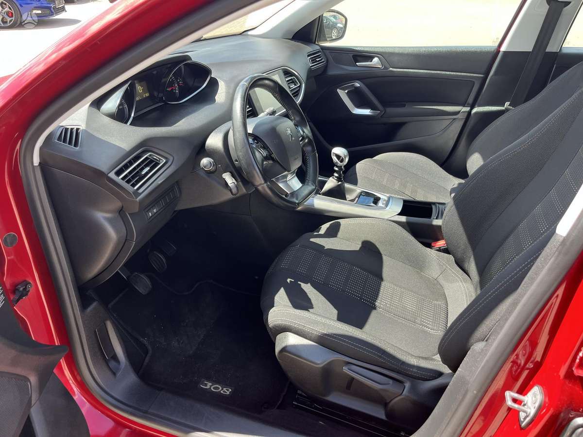 Peugeot 308, 1.2 l., hatchback